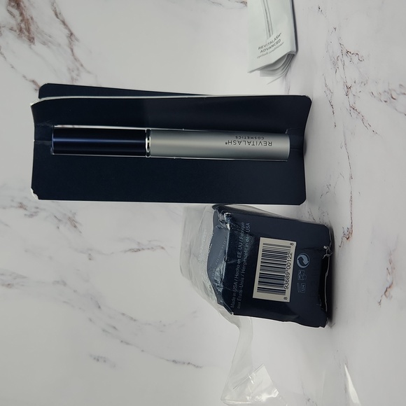 NIB RevitaLash Advanced Eyelash Conditioner 2.0 ml damaged box** - Picture 2 of 5